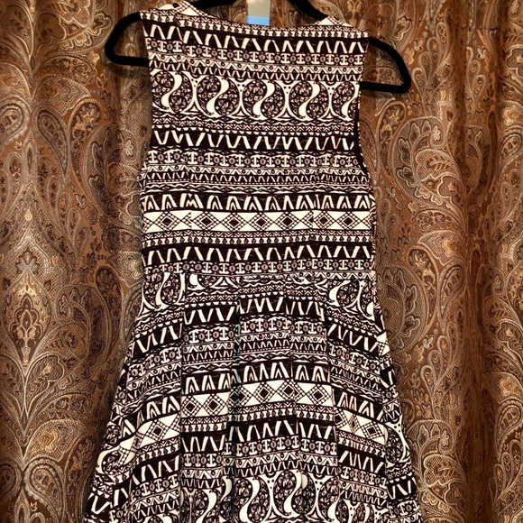 Black and white sleeveless dress - Picture 4 of 4